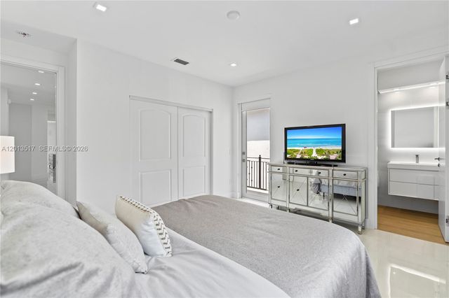 3188 NE 211th Ter, Aventura, FL 33180