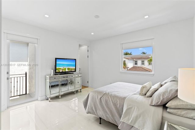 3188 NE 211th Ter, Aventura, FL 33180