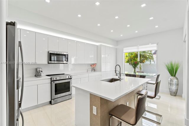 3188 NE 211th Ter, Aventura, FL 33180