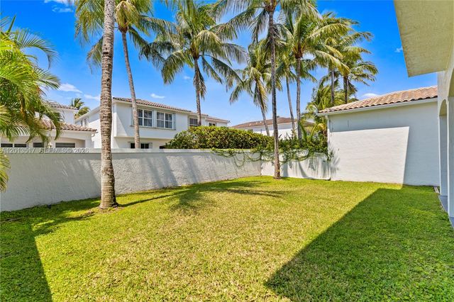 3188 NE 211th Ter, Aventura, FL 33180