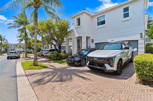 3188 NE 211th Ter, Aventura, FL 33180