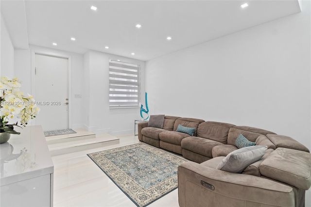 3188 NE 211th Ter, Aventura, FL 33180
