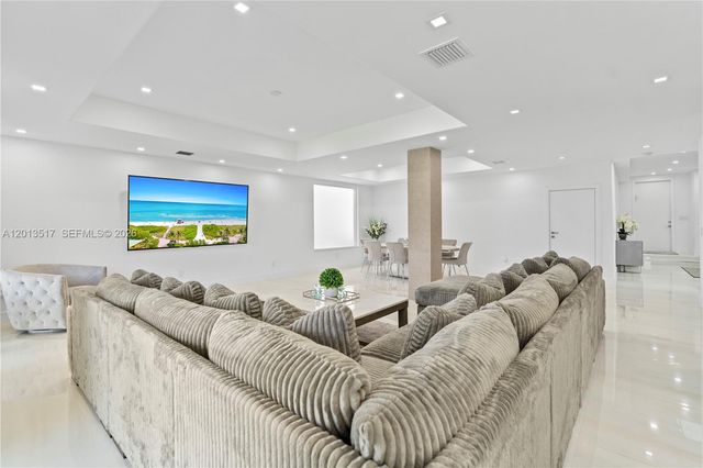 3188 NE 211th Ter, Aventura, FL 33180