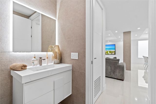 3188 NE 211th Ter, Aventura, FL 33180