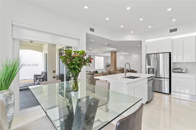 3188 NE 211th Ter, Aventura, FL 33180