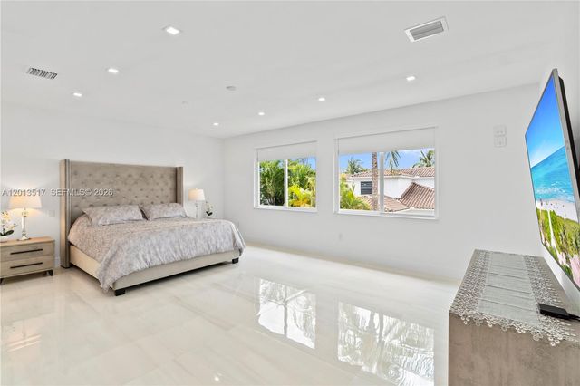 3188 NE 211th Ter, Aventura, FL 33180