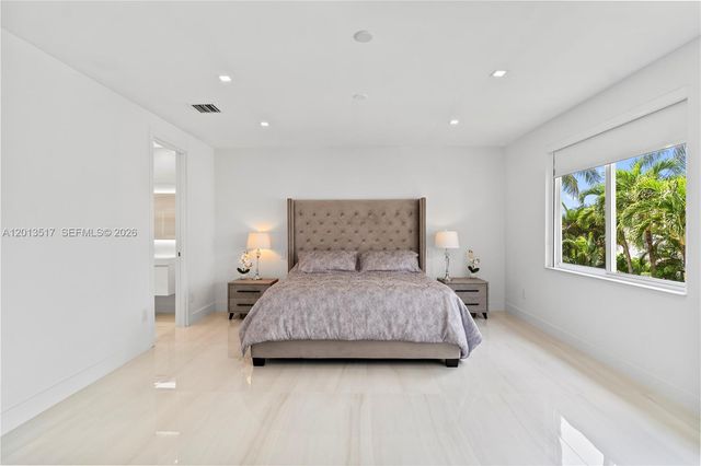 3188 NE 211th Ter, Aventura, FL 33180