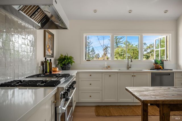 340 White Cottage Rd S, Angwin, CA 94508