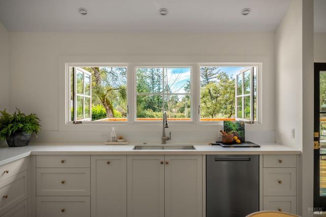 340 White Cottage Rd S, Angwin, CA 94508