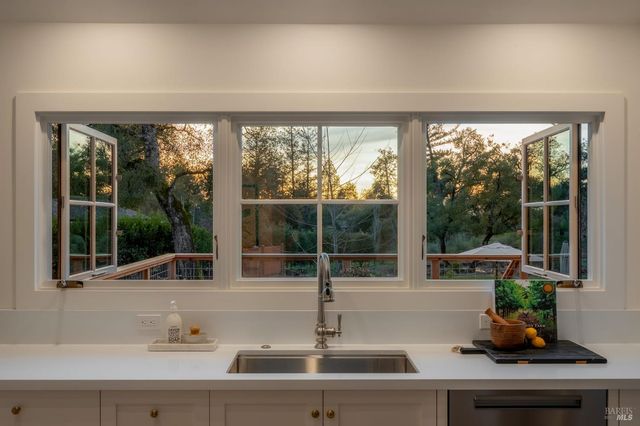 340 White Cottage Rd S, Angwin, CA 94508