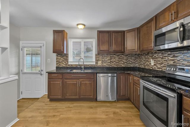 26800 Van Buren Road, Dearborn Heights, MI 48127