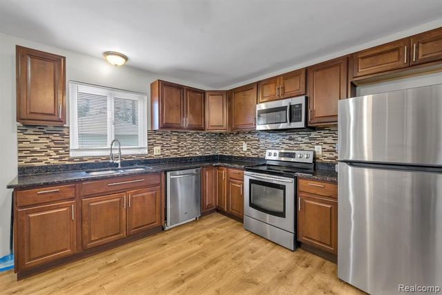 26800 Van Buren Road, Dearborn Heights, MI 48127