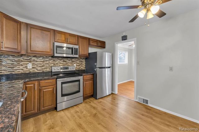 26800 Van Buren Road, Dearborn Heights, MI 48127