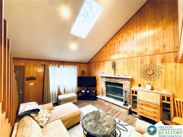 19 Livingston Lane, Clifton Twp, PA 18424
