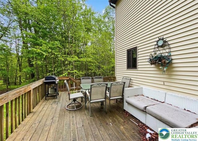 19 Livingston Lane, Clifton Twp, PA 18424