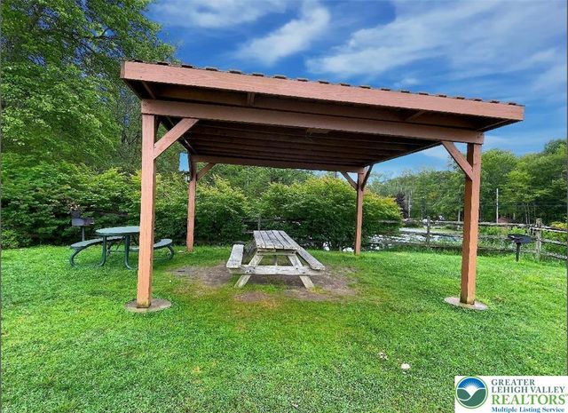 19 Livingston Lane, Clifton Twp, PA 18424