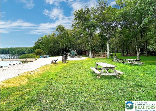 19 Livingston Lane, Clifton Twp, PA 18424