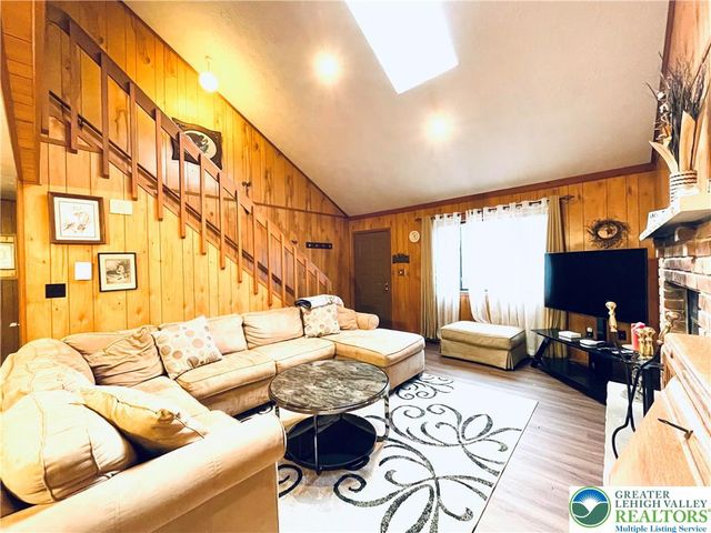 19 Livingston Lane, Clifton Twp, PA 18424