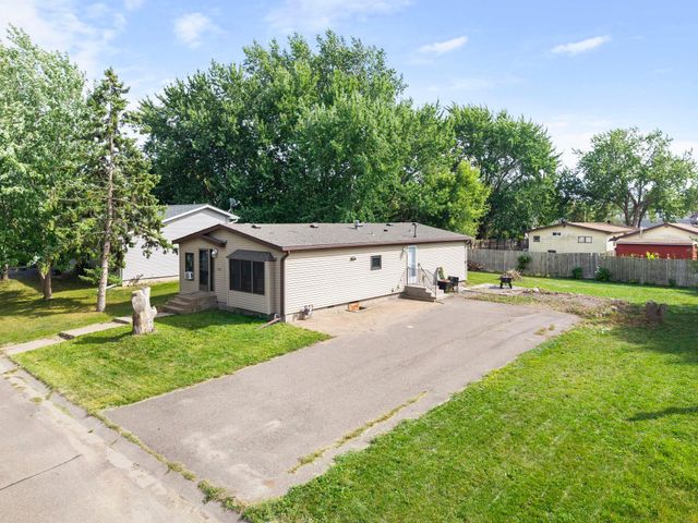 1989 Cardinal Drive, Centerville, MN 55038