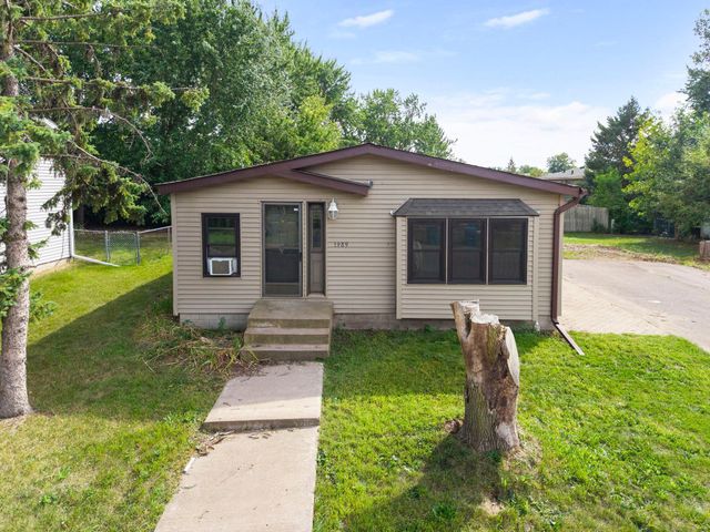 1989 Cardinal Drive, Centerville, MN 55038