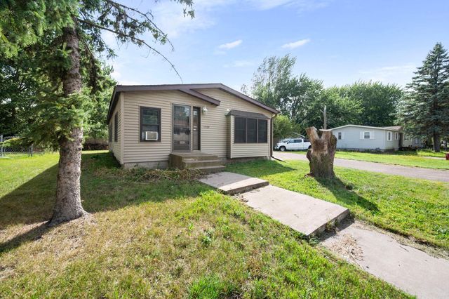 1989 Cardinal Drive, Centerville, MN 55038