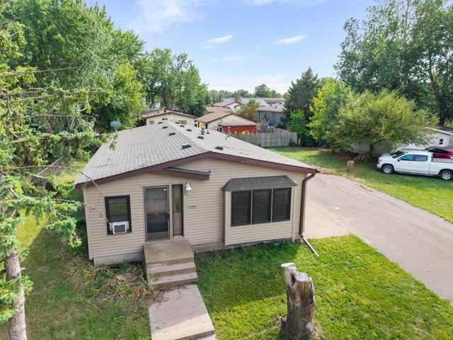 1989 Cardinal Drive, Centerville, MN 55038