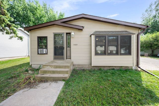 1989 Cardinal Drive, Centerville, MN 55038