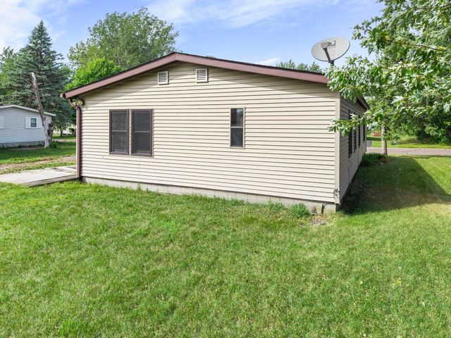1989 Cardinal Drive, Centerville, MN 55038