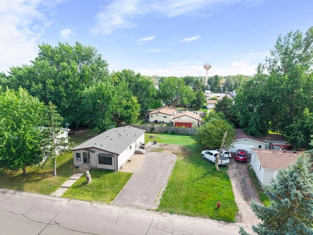 1989 Cardinal Drive, Centerville, MN 55038