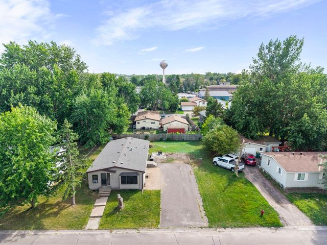 1989 Cardinal Drive, Centerville, MN 55038