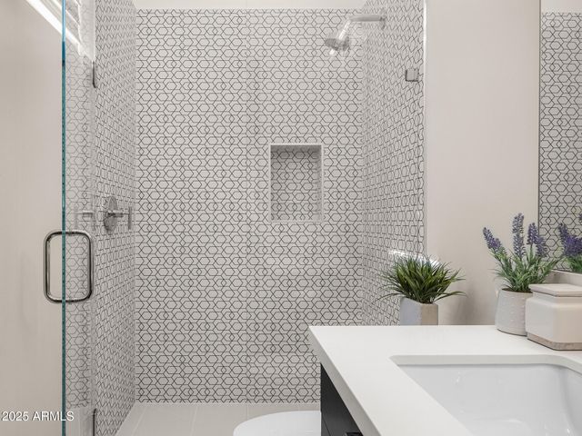 6650 N HILLSIDE Drive, Paradise Valley, AZ 85253