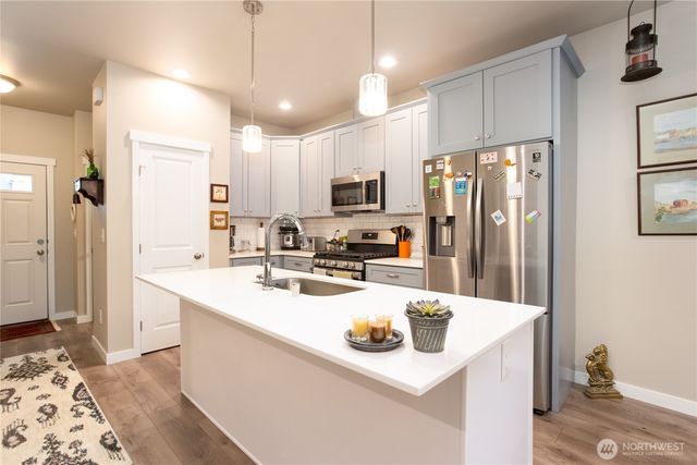 6930 Red Ridge Drive #B, Lynden, WA 98264