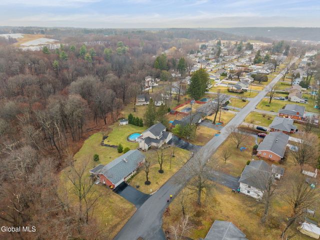 79 Dewey Avenue, Halfmoon, NY 12118