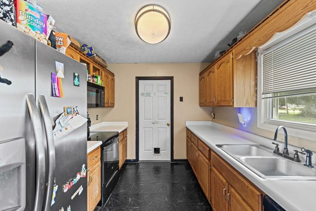 514 W Market St, Portland, TN 37148