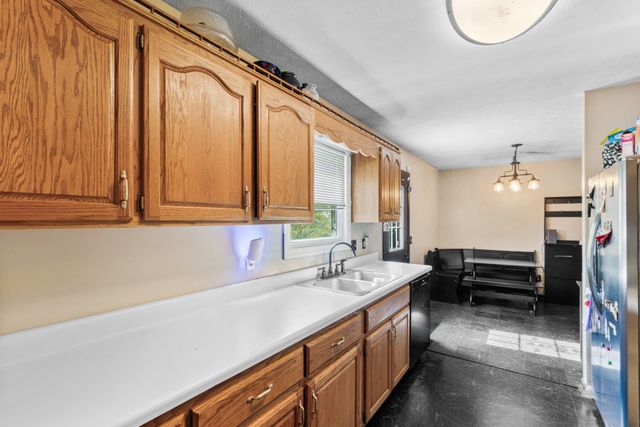514 W Market St, Portland, TN 37148