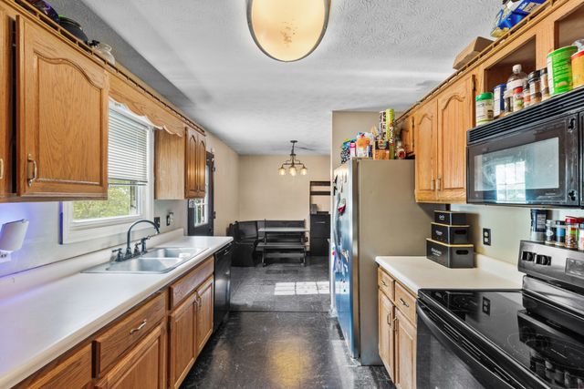 514 W Market St, Portland, TN 37148