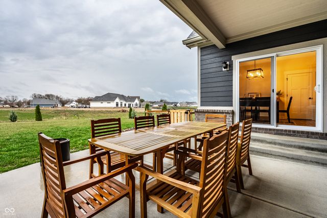 2117 W Bedrock Lane, Greenfield, IN 46140