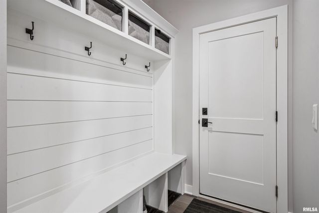 6152 BELLE Court, Davenport, IA 52807