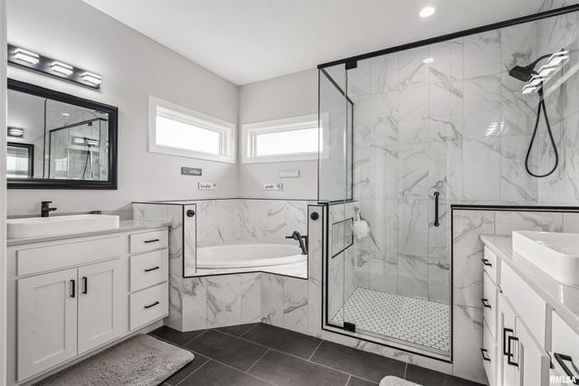 6152 BELLE Court, Davenport, IA 52807