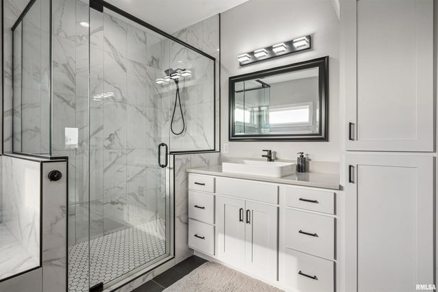 6152 BELLE Court, Davenport, IA 52807