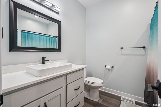 6152 BELLE Court, Davenport, IA 52807