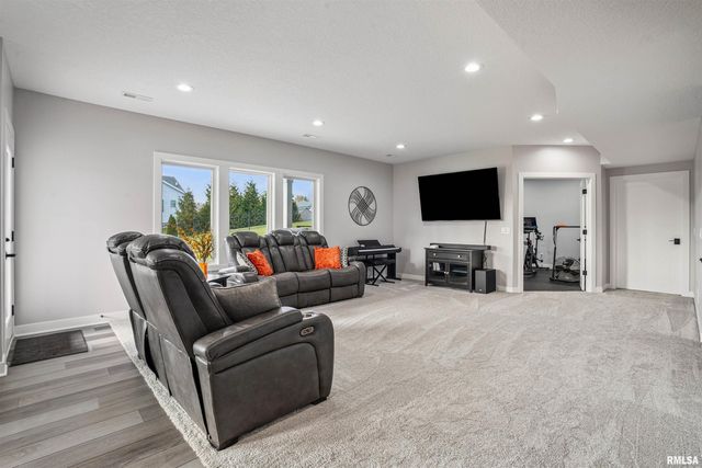 6152 BELLE Court, Davenport, IA 52807