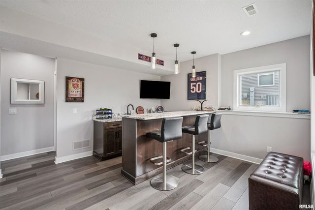 6152 BELLE Court, Davenport, IA 52807