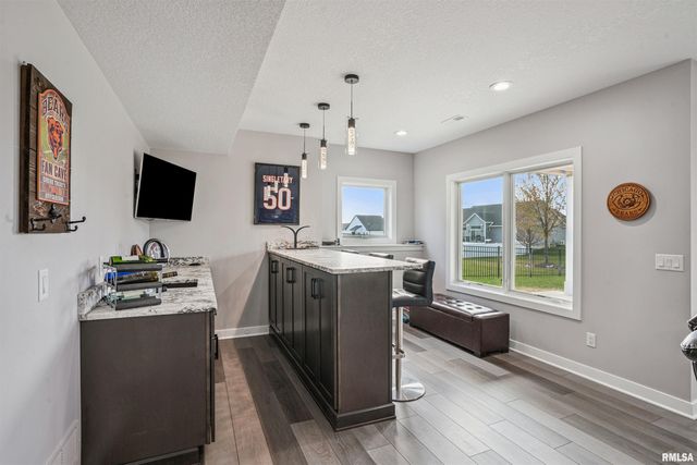 6152 BELLE Court, Davenport, IA 52807