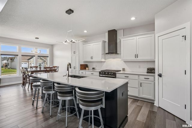 6152 BELLE Court, Davenport, IA 52807