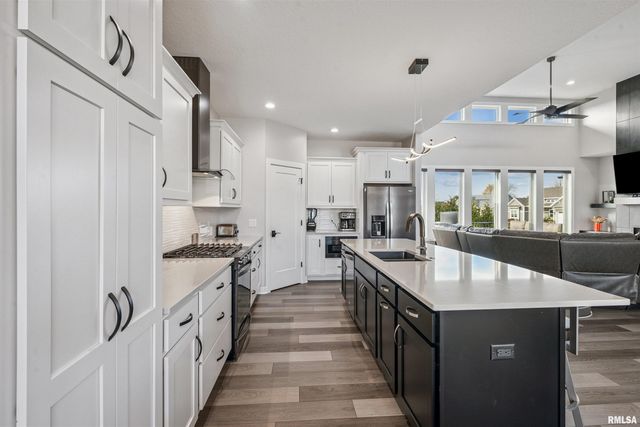 6152 BELLE Court, Davenport, IA 52807