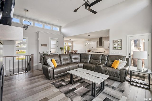 6152 BELLE Court, Davenport, IA 52807