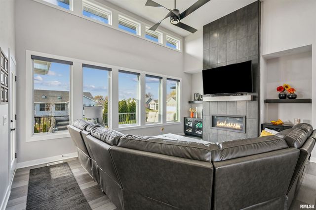 6152 BELLE Court, Davenport, IA 52807