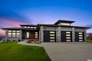 6152 BELLE Court, Davenport, IA 52807