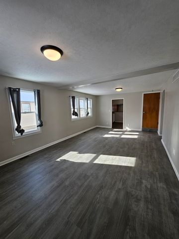 229 Des Moines Ave, Salina, KS 67401